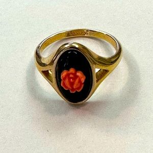 Avon Vintage Rose on Onyx Black Gold Color Ring